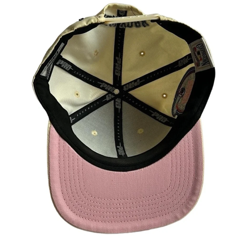 NEW YORK YANKEES LOGO SUBWAY SERIES SNAPBACK Pro Standard Hat Cream